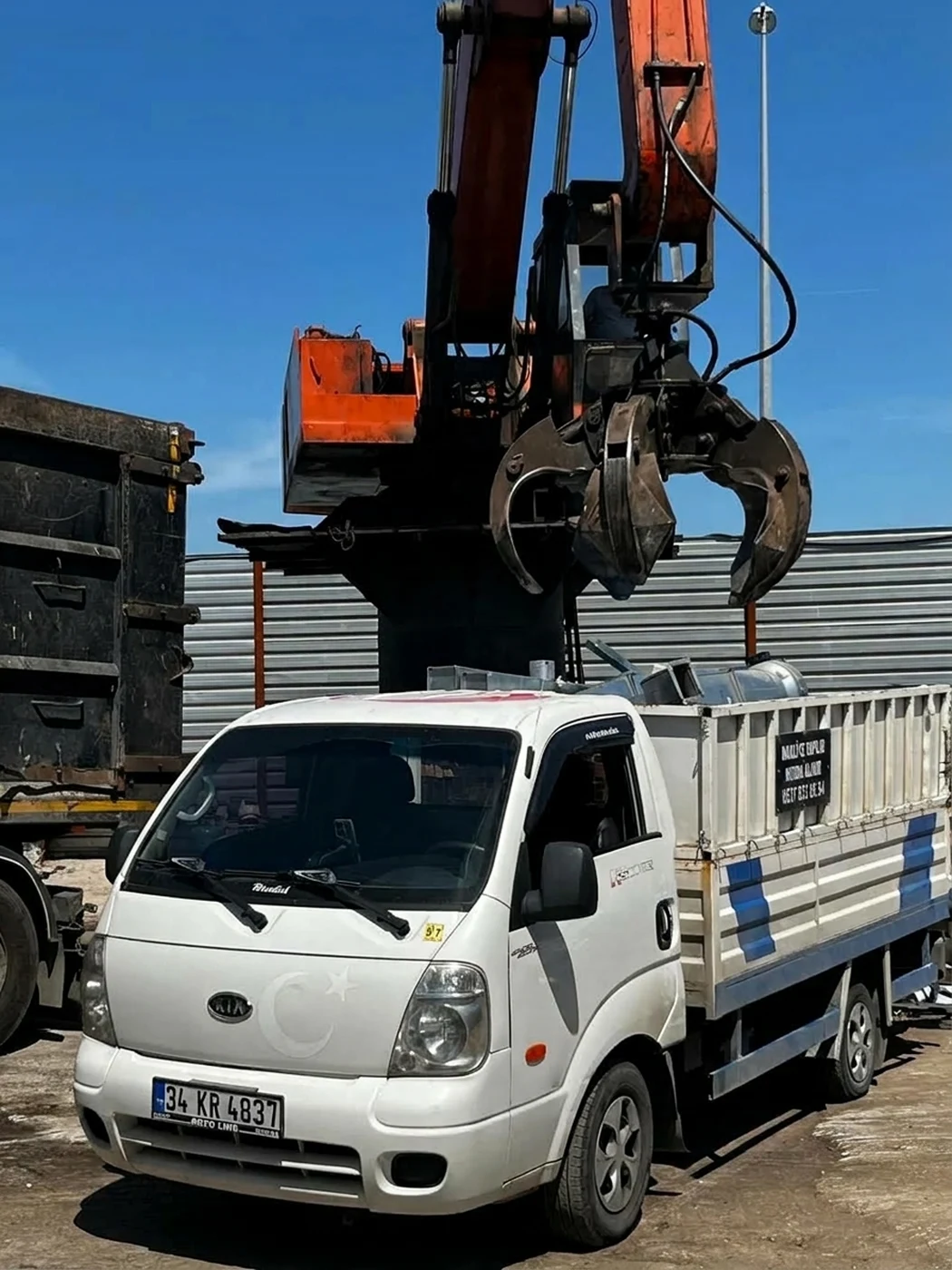 Elkovan Hurdacı vinçli araç ile adresten hurda yükleme